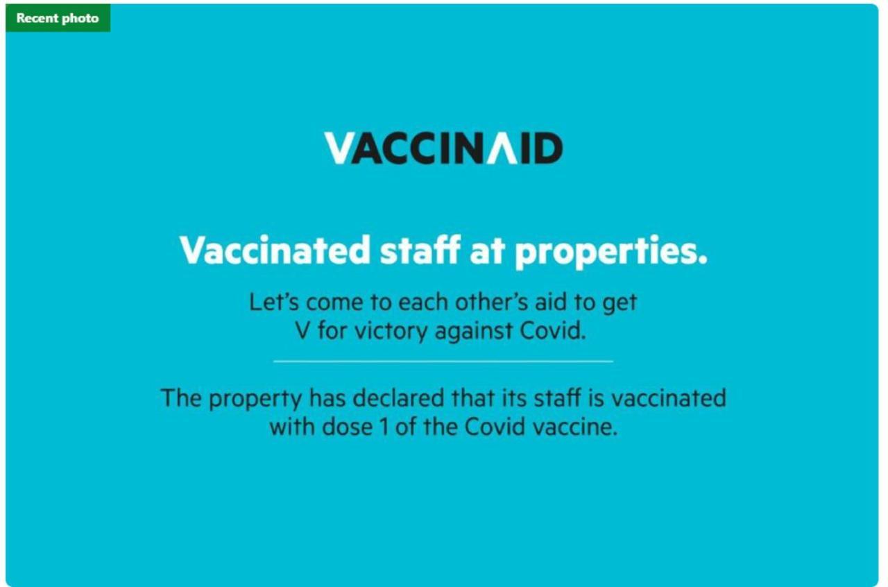 Vaccinated Staff - Oyo 1230 Kampoeng Osing Syariah Guesthouse Banyuwangi  Esterno foto